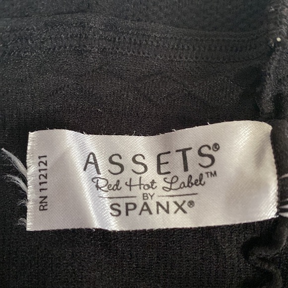 Assets by SPANX Shapewear - Picture 2 of 5